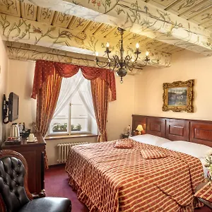 4* Otel U Zlateho Stromu By Bhg
