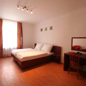 Susa Prague